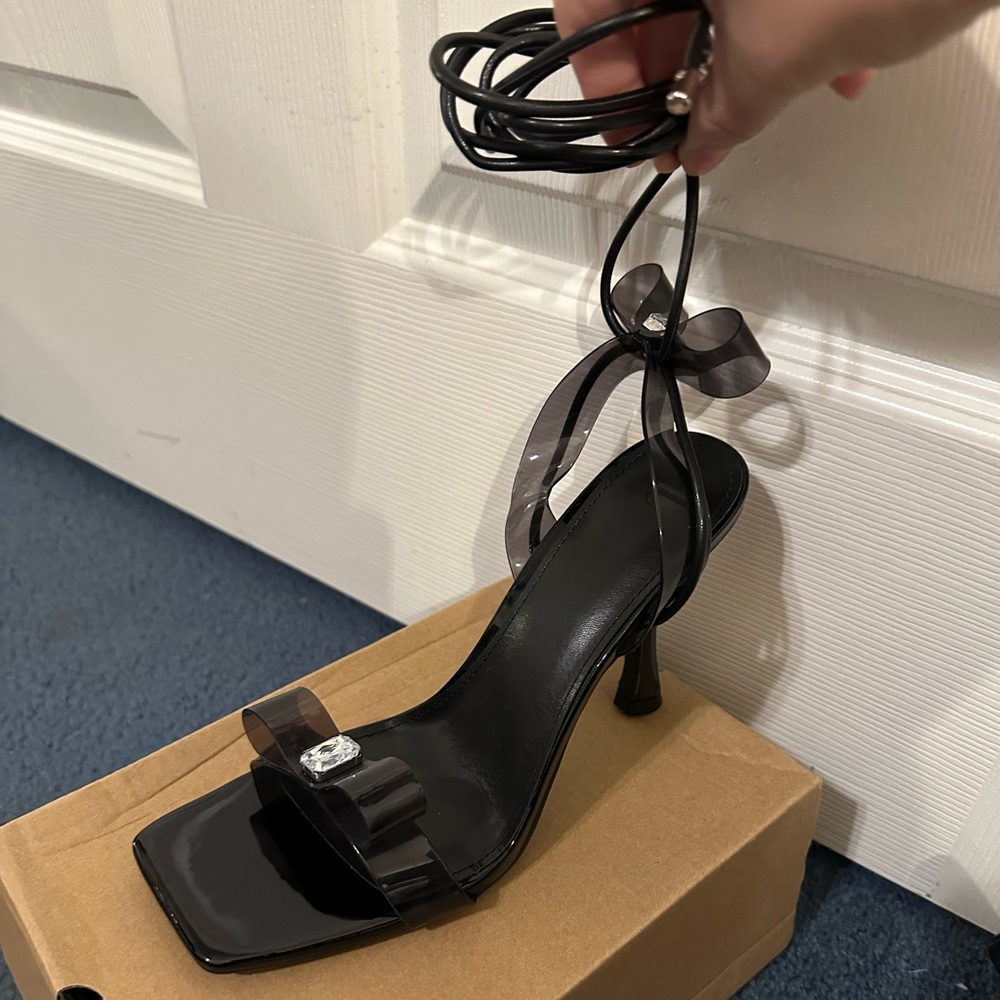 NEW BOW HEELS
